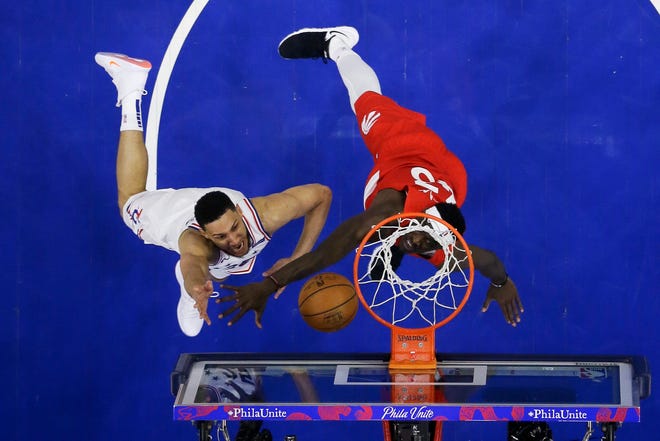 Philadelphia 76ers' Ben Simmons, left, goes up for a shot against Toronto Raptors' Pascal Siakam during the second half of the NBA's Game 6 playoff series last Thursday in Philadelphia. [CHRIS SZAGOLA / ASSOCIATED PRESS]
