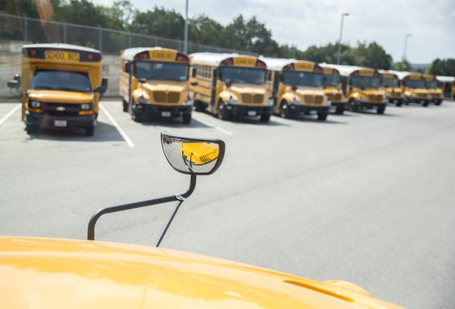 Bus driver instructor Ben Mewis demonstrates to potential bus drivers how to drive the bus around the parking lot in Lake Travis on Saturday, May 19, 2018. RICARDO B. BRAZZIELL / AMERICAN-STATESMAN