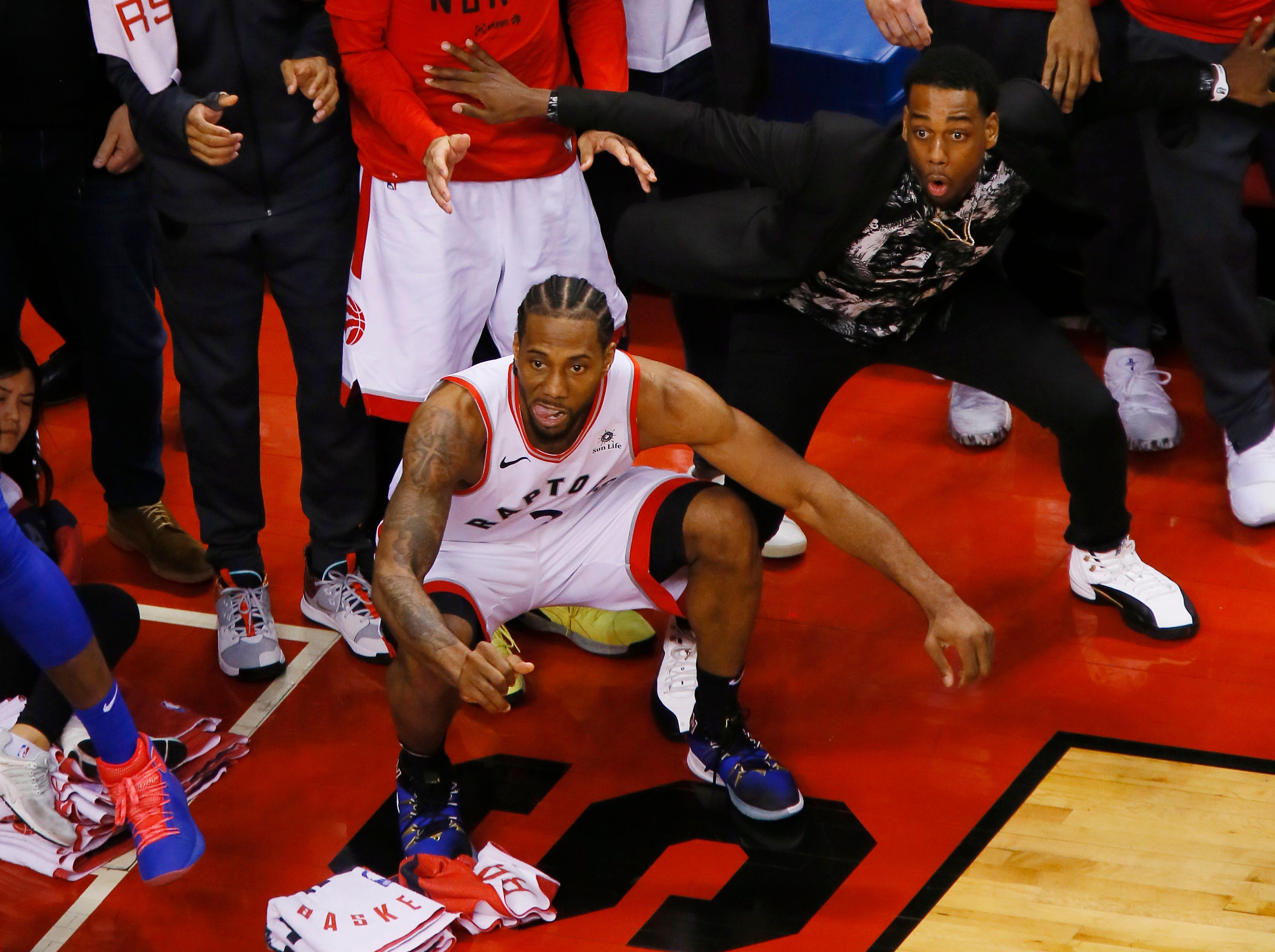 picture of kawhi leonard game winner