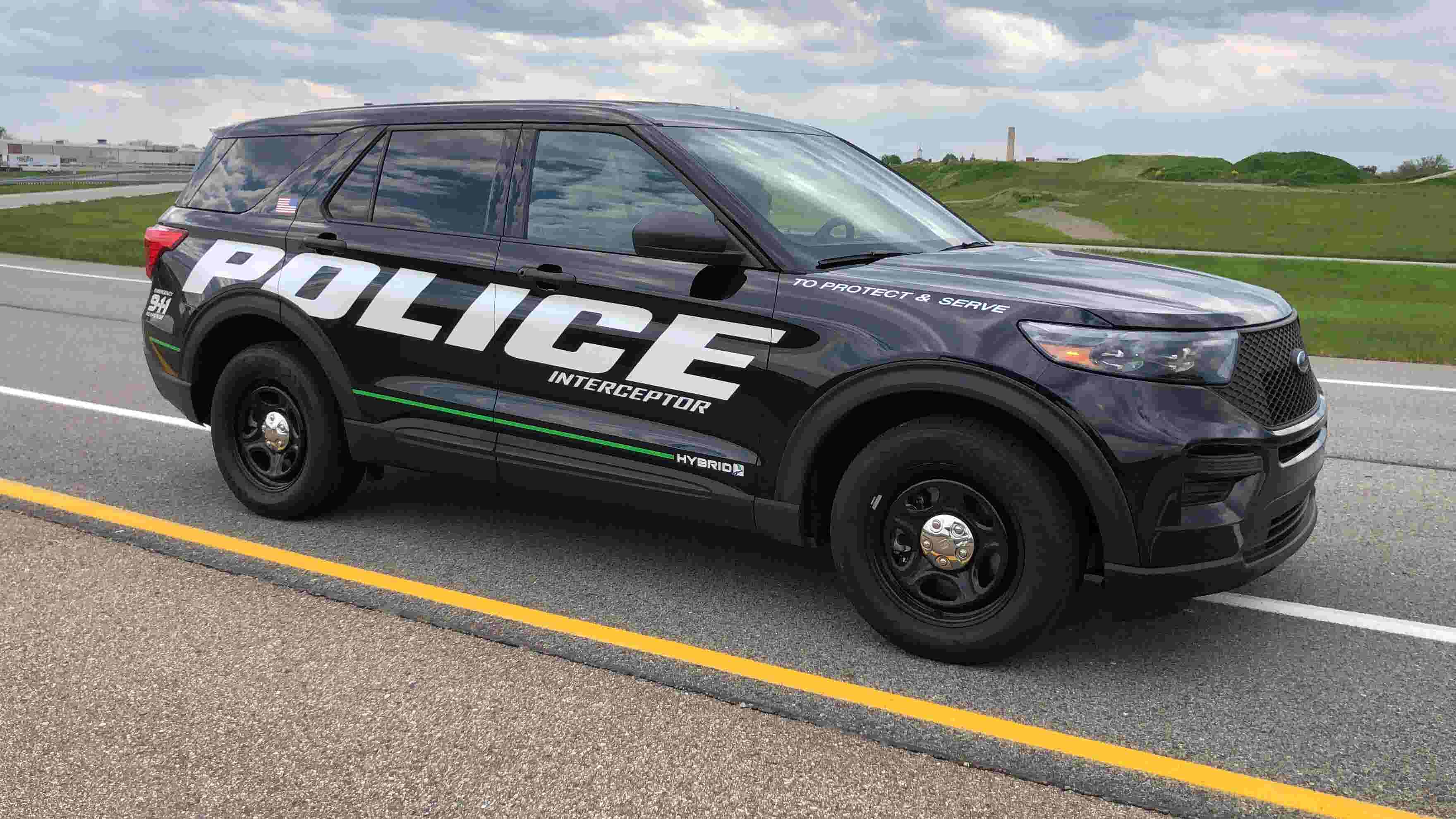 Video first drive 2020 Ford Explorer Police Interceptor hybrid SUV