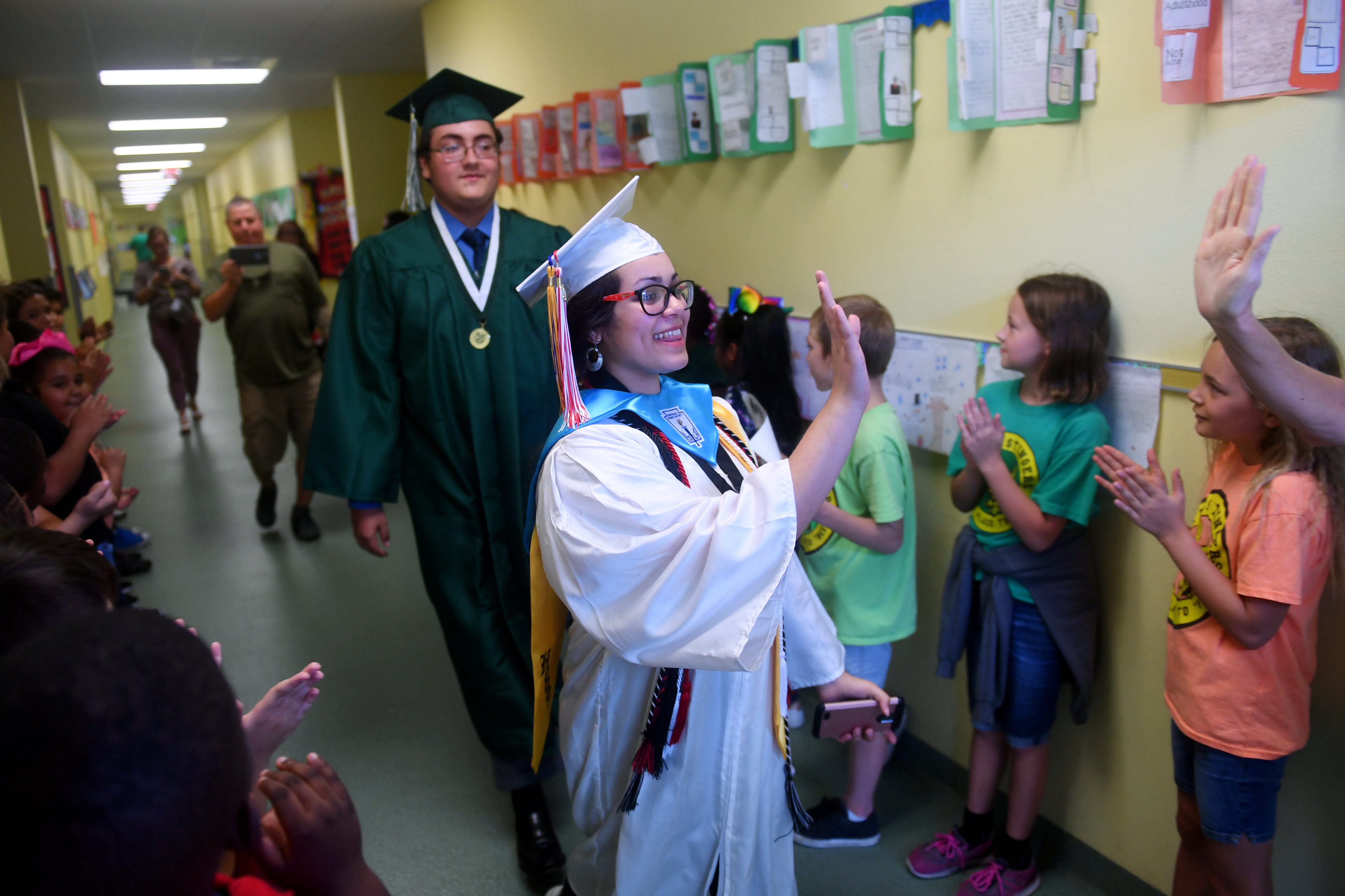 Former Citrus Elementary students, now graduating seniors, invited back for 'grad walk'