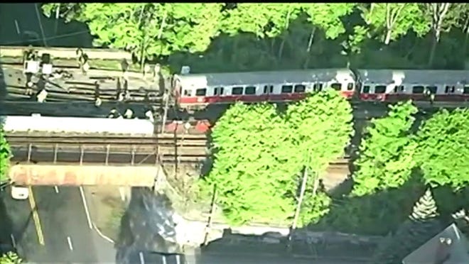 Derailed Red Line train casuing delays Teusday morning (WCVB)