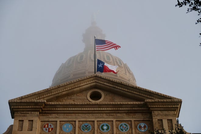 Senate Bill 943 closes exceptions that allowed governments to withhold information about how taxpayer money is spent on outside contractors and quasi-governmental entities. [KEN HERMAN/American-Statesman]