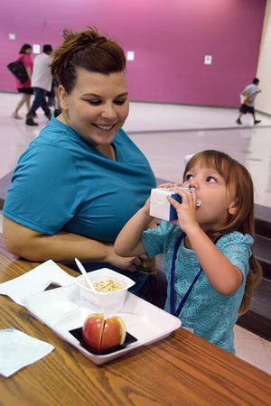 Prekindergarten student Amiley Parnell drinks milk with her mother, Cassandra, beside her. [FRAN HUNTER PHOTO FOR SMITHVILLE TIMES 2015]