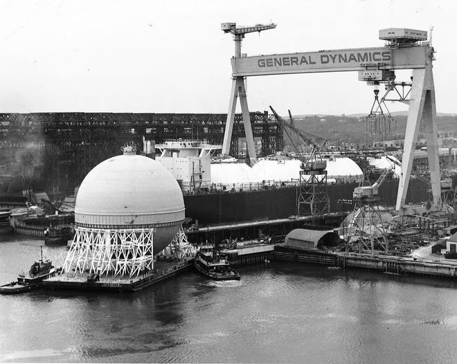 The Goliath crane stands over an LNG tanker under construction at theFore River Shipyard in 1977 (General Dynamics photo)
