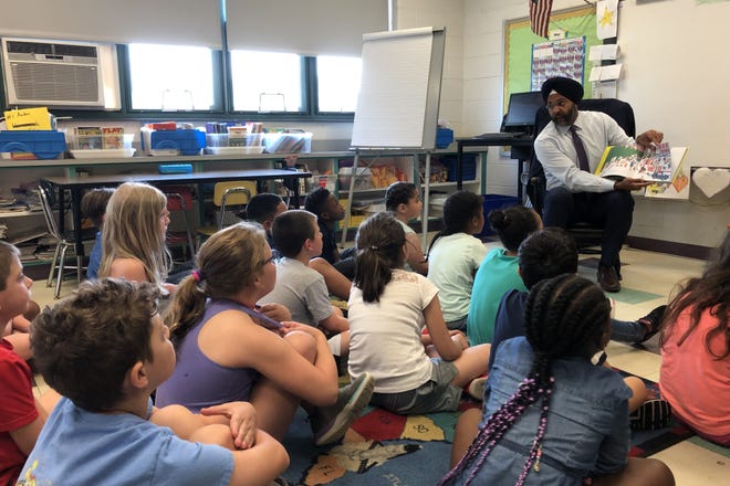 New Jersey Attorney General Gurbir Grewal reads "Her Right Foot" by Dave Eggers to students in Michelle Denault's second-grade class at Howard Yocum Elementary School. [GEORGE WOOLSTON / STAFF]
