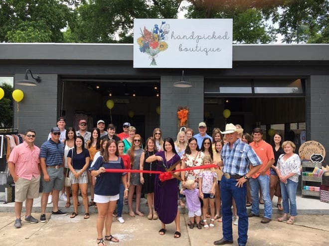 The Smithville Chamber of Commerce hosted a ribbon cutting ceremony for Handpicked Boutique, 320 NW Loop 230, Smithville's newest business. [PHOTO BY SMITHVILLE CHAMBER OF COMMERCE]