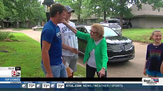Catherine Richie was recently reunited with the teens who helped get her out of her burning house. [KTUL-TV]