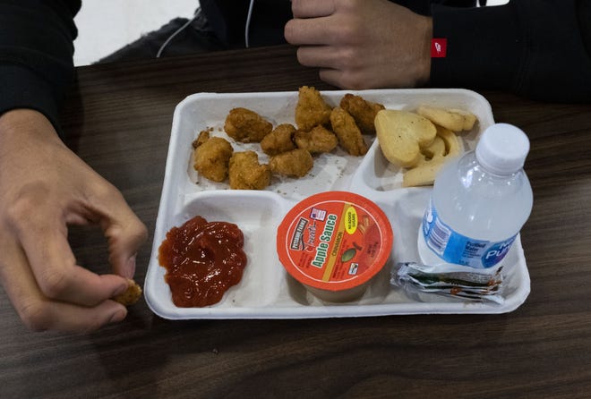 A school lunch. MUST CREDIT: Washington Post photo by Calla Kessler