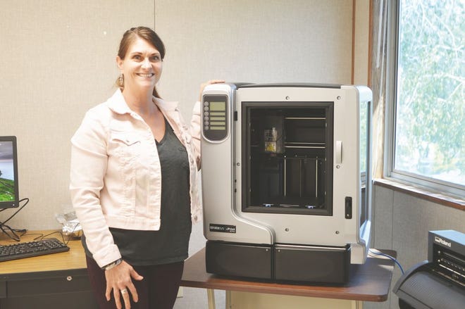 Kim Freeze, director of noncredit and community 
education at College of the Siskiyous, is pictured next to a 3-D printer in the new makers’ space at the COS Yreka campus. Registration is now open for a large variety of noncredit classes at COS.