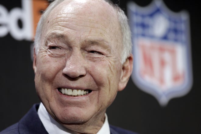FILE - In this Feb. 2, 2011, file photo, NFL Hall of Fame quarterback Bart Starr smiles during an NFL football news conference in Dallas. Starr, the Green Bay Packers quarterback and catalyst of Vince Lombardi's powerhouse teams of the 1960s, has died. He was 85. The Packers announced Sunday, May 26, 2019, that Starr had died, citing his family. He had been in failing health since suffering a serious stroke in 2014. (AP Photo/David J. Phillip, File)
