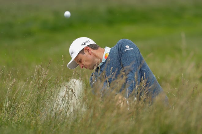 Justin Rose cut Gary Woodland's lead to 1 shot heading into the final day of the U.S. Open in Pebble Beach, Calif. [AP photo]