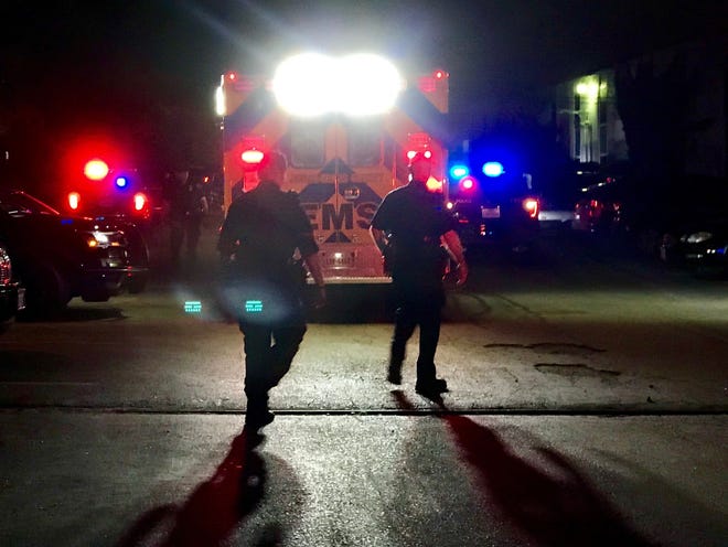 Several Austin police officers swarmed the Galewood Garden Apartments complex in North Austin on Sunday night in response to gunfire, police said. [NICK WAGNER/AUSTIN AMERICAN-STATESMAN]