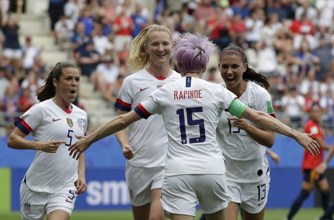 United States' Megan Rapinoe (15) celebrates with teammates after scoring the opening goal from a penalty kick during the Women's World Cup round of 16 soccer match between Spain and the US at the Stade Auguste-Delaune in Reims, France on Monday. [AP PHOTO/ALESSANDRA TARANTINO]