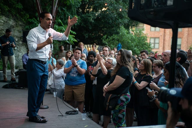 Democratic presidential candidate Julián Castro speaks at a fundraiser at Cheer Up Charlies in Austin last week. [Angela Piazza for Statesman]