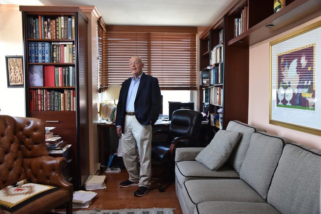James Nolan, 81, a former admissions officer at the University of Pennsylvania, at his home in Philadelphia. MUST CREDIT: Washington Post photo by Marvin Joseph