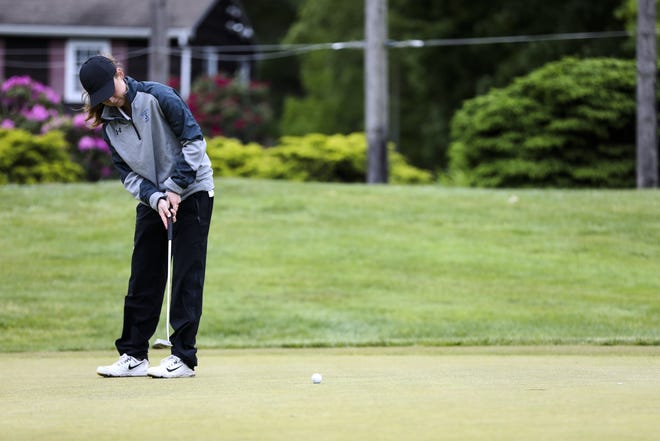 Kaitlynn Washburn putts at he South Sectional qualifier at Ridder Farm Golf Course in East Bridgewater on Wednesday, May 29, 2019.

[Alyssa Stone/The Enterprise]