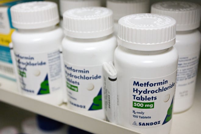 Metformin, sometimes taken to slow aging, may diminish some benefits of aerobic exercise in healthy older adults. [EMILE WAMSTEKER/THE NEW YORK TIMES]
