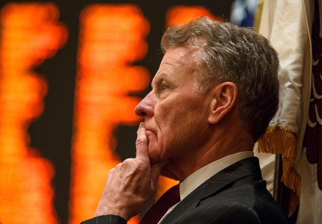 Illinois Speaker of the House Michael Madigan, D-Chicago, looks out over the floor the Illinois House in this August 2017 file photo. [AP File photo]