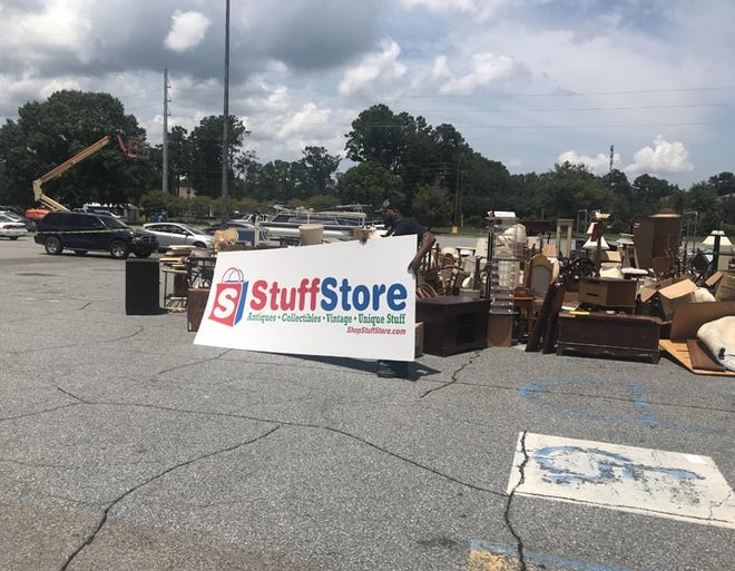The contents of the Stuff Store are placed in the parking lot of the Savannah Mall due to eviction. The store was owned by Savannah Alderman Tony Thomas. [DeAnn Komanecky/Savannahnow.com]