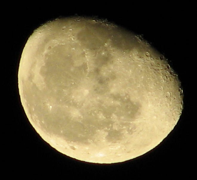 This is a view of the waning gibbous moon. The moon was three days past full phase. [creativecommons.org/licenses/by/2.0/deed.en/Wikimedia Commons]