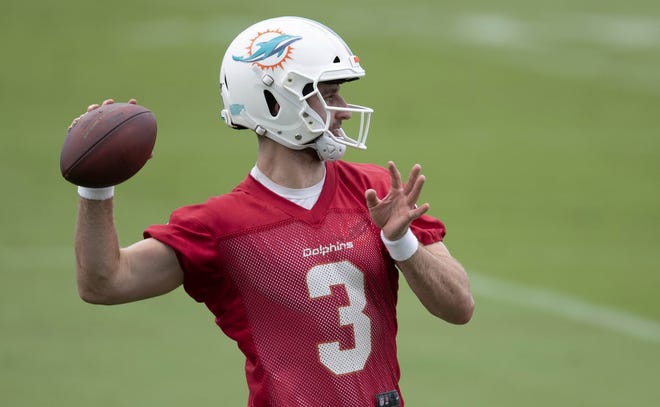 The Dolphins are giving Josh Rosen every opportunity to win the starting quarterback job as training camps around the NFL get ready to open. [GATEHOUSE FLORIDA/ALLEN EYESTONE]