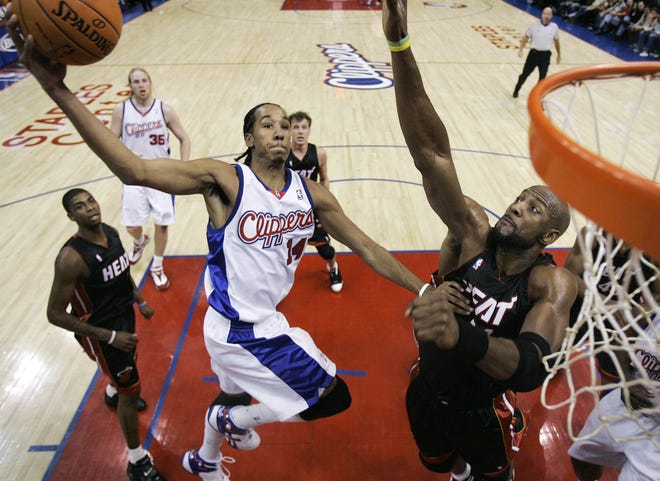 Shaun Livingston, center, dunks against Miami Heat's Alonzo Mourning, right, during a 2006 game at the Staples Center in Los Angeles. Could the three-time NBA champion land back in a Clippers uniform? [AP Photo/Kevork Djansezian]
