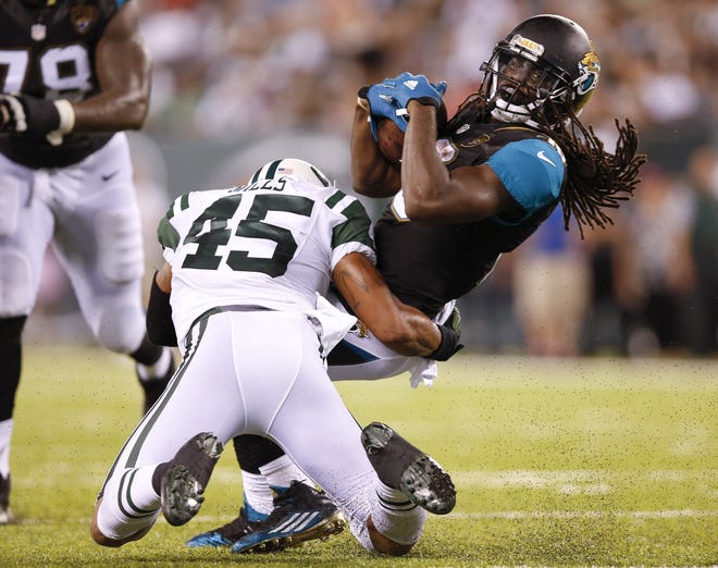 Denard Robinson (16) drives for yardage against the New York Jets during the 2016 season. [AP file]