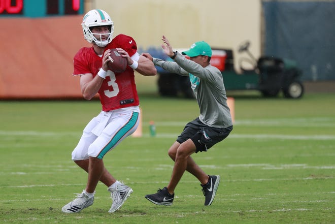 Miami Dolphins quarterback Josh Rosen has improved in recent practices. [WILFREDO LEE/AP]