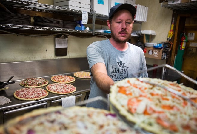 Chad Strader, co-owner of Conans Pizza North, puts pizzas in the oven for a large catering order, a task that would be done by hourly employees if the restaurant were able to fill all of its open positions. New economic data indicates Austin's already tight labor market could be getting even tighter, because growth in the local civilian labor force has slowed. [ELI IMADALI/AMERICAN-STATESMAN]