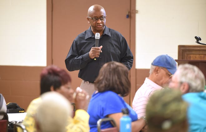 Commissioner Sammie Sias speaks at his monthly breakfast at the Jamestown Community Center on Saturday. [MICHAEL HOLAHAN/THE AUGUSTA CHRONICLE]