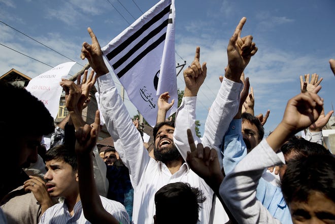 Kashmiri Muslims shout slogans during a protest after Eid prayers in Srinagar, Indian controlled Kashmir, Monday. Troops in India-administered Kashmir allowed some Muslims to walk to local mosques alone or in pairs to pray for the Eid al-Adha festival on Monday during an unprecedented security lockdown that still forced most people in the disputed region to stay indoors on the Islamic holy day. [DAR YASIN/ASSOCIATED PRESS]