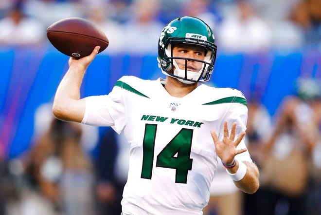 New York Jets quarterback Sam Darnold throws a pass during the first half of the team's preseason NFL football game against the New York Giants on Thursday, Aug. 8, 2019, in East Rutherford, N.J. (AP Photo/Michael Owens)