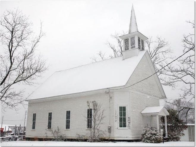 Presbyterian Church in the Snow: The First Presbyterian Church of Carrollton, Alabama, was first organized in 1839. It then dissolved in 1844, was reorganized in 1853, and again in 1868. The one-room church building was erected in 1901, after the original church burned. The church is located two blocks east of the Pickens County Courthouse off Highway 86. Comments or information? Reach bettyslowe5@gmail.com or call 205-722-0199.