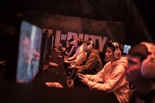 Gamers play the "Call of Duty" video game. [AP FILE PHOTO BY KAMI ZIHNIOGLU]