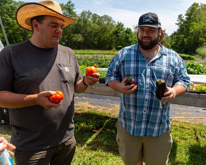 Jared Forman of deadhorse hill and Jon Demoga of MamaRoux compare vegetables grown at Assawaga Farm to vegetables purchased from Price Chopper in Worcester. [Photos Courtesy Elizabeth Brooks/Sustainable Comfort]