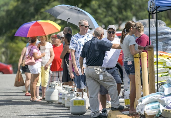 People line up to buy propane at an Ace Hardware store in Clermont on Thursday. [PAUL RYAN / CORRESPONDENT]