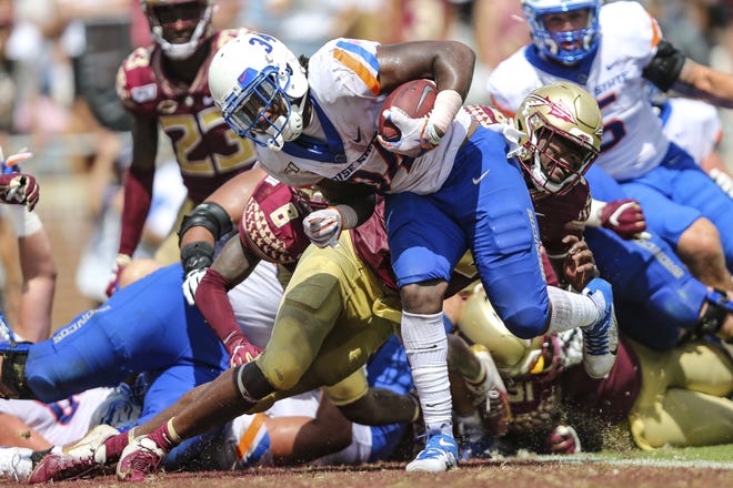 Boise State running back Robert Mahone (34) scores the winning touchdown during the fourth quarter against Florida State Saturday. [AP Photo/Gary McCullough]