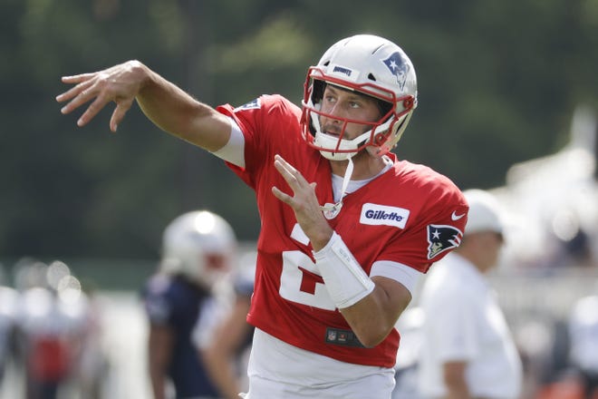 New England Patriots quarterback Brian Hoyer throws during a combined NFL football training camp with the Tennessee Titans Wednesday, Aug. 14, 2019, in Nashville, Tenn. (AP Photo/Mark Humphrey)