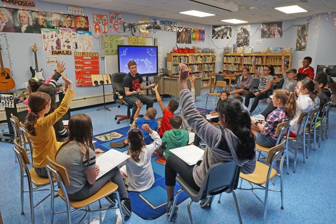 Taylor Temple teaches a fifth-grade music class at the Agnes B. Hennessey Elementary School in East Providence. [The Providence Journal / Sandor Bodo]