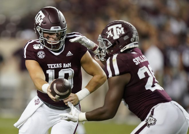 Texas A&M running back Isaiah Spiller takes a handoff from backup quarterback Zach Calzada in the season-opening win over Texas State. Spiller, a freshman, now is the starter because of a season-ending injury to Jashaun Corbin. [SAM CRAFT/THE ASSOCIATED PRESS]