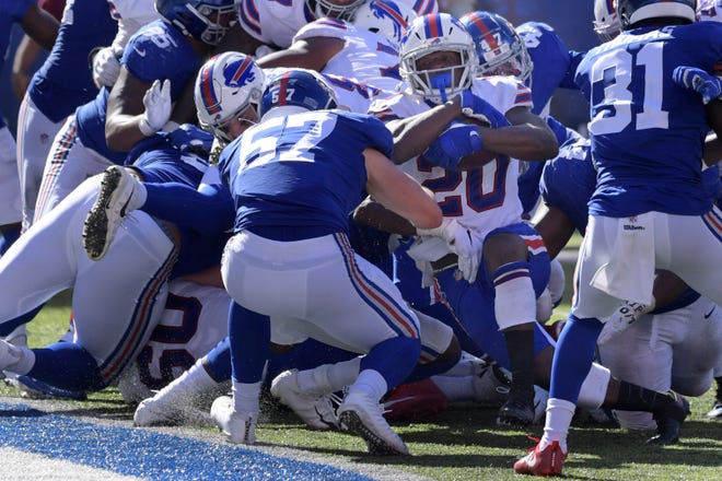 Buffalo Bills' Frank Gore (20), center right, pushes his way into the end zone during the second half of an NFL football game against the New York Giants, Sunday, Sept. 15, 2019, in East Rutherford, N.J. [BILL KOSTROUN/THE ASSOCIATED PRESS]
