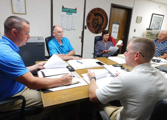 Clockwise from left are Mohawk Mayor Jim Baron and Trustees Carmen Tubia, Kathleen Eisenhut, George Cryer and Matt Watkins during a meeting Monday. [DONNA THOMPSON/TIMES TELEGRAM]