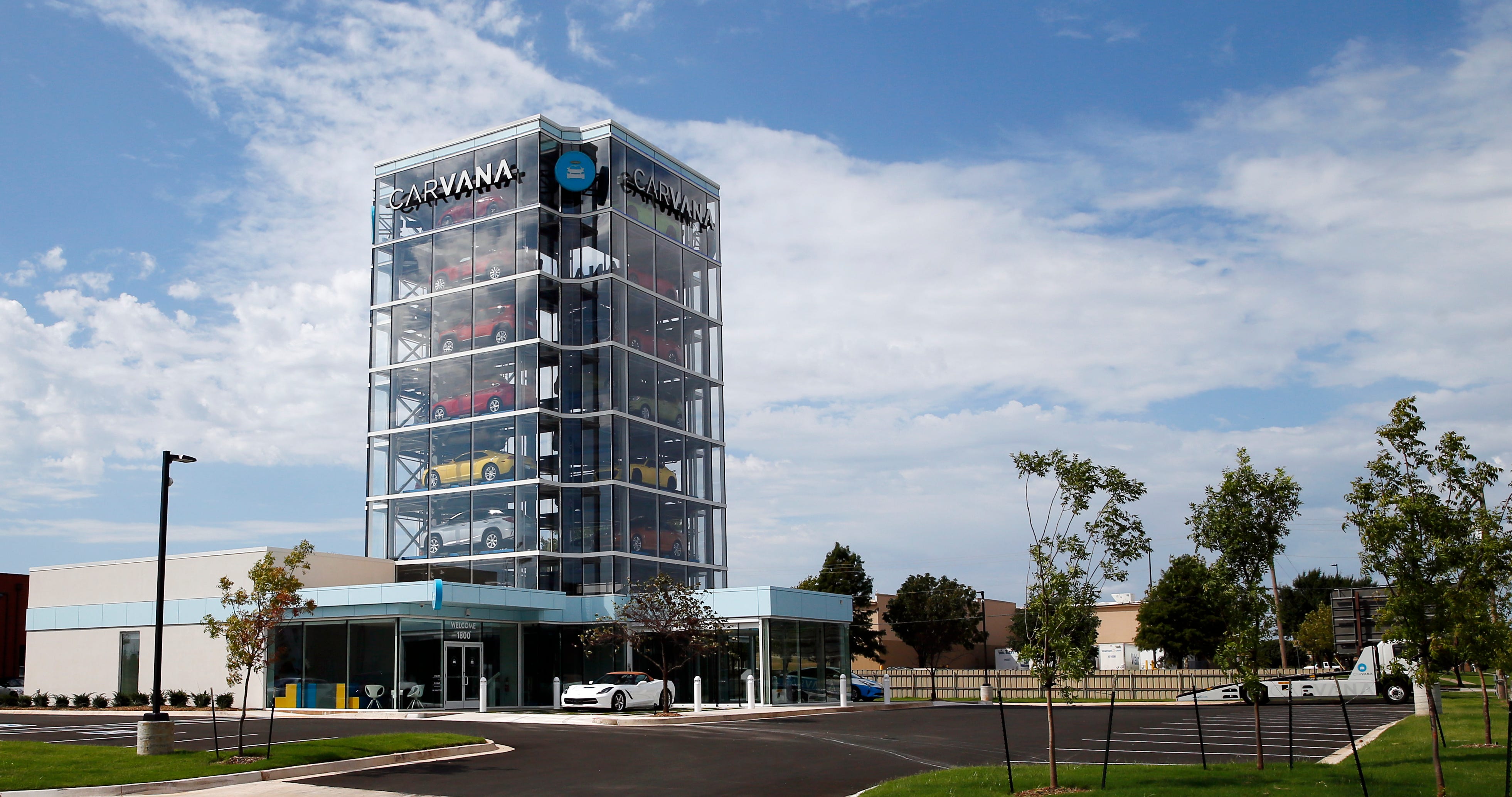 Carvana opens tower of vehicles in Oklahoma City