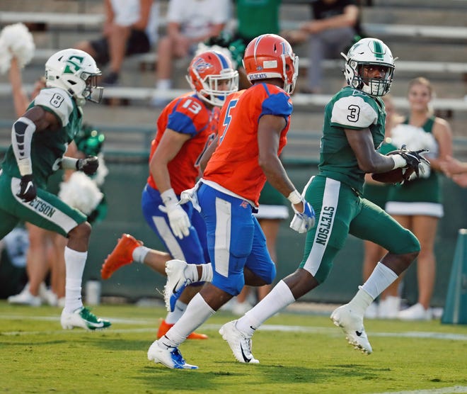 Justin Jordan (3) and the Hatters will look to go 3-0 against D-3 opponents this year. [News-Journal/Nigel Cook]