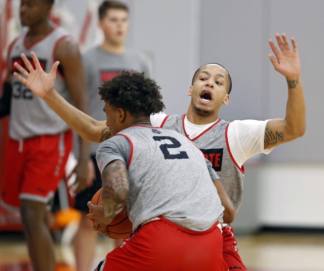 Guard CJ Walker defends guard Musa Jallow during Ohio State's practice on Wednesday. [Kyle Robertson/Dispatch]