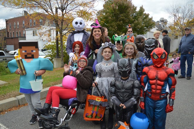 1: Halloween Parade in downtown Leominster



The annual Halloween Parade in downtown Leominster will be held Saturday, Oct. 19. Dress in your favorite costume for the parade through downtown. Once the parade is over, kids will have the opportunity to trick-or-treat at local businesses. Meet at 12:30 p.m. in the Leominster Credit Union parking lot (20 Adams St.) and be ready to go for 1 p.m.