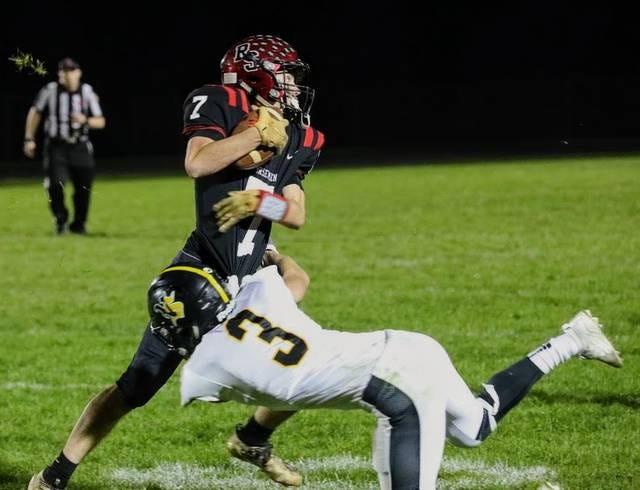 Roland-Story’s Caleb Markwardt tries to elude Vinton-Shellsburg’s Sam Griffith after making a reception during the Norsemen’s 25-7 loss to the Vikings Friday in Story City. Photo by Kevin Patterson.