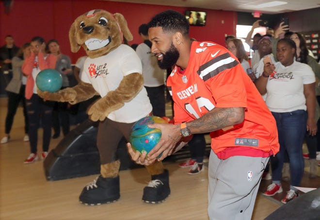 Browns wide receiver Odell Beckham Jr. and mascot Chomps bowl with Canton City Schools students at AMF Brookgate Lanes on Tuesday in Brook Park. [Phil Masturzo/Beacon Journal]