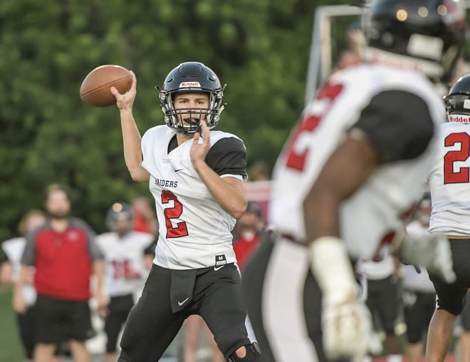 South Sumter quarterback Garhett Miller (2) has led the Raiders to a No. 2 seed in the lastest high school playoff rankings. [PAUL RYAN / CORRESPONDENT]